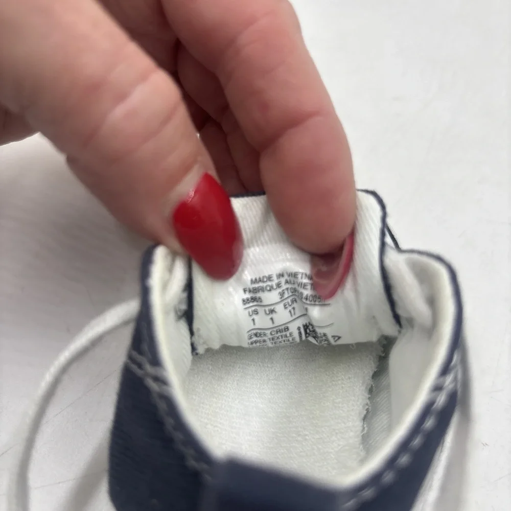 Converse this lot